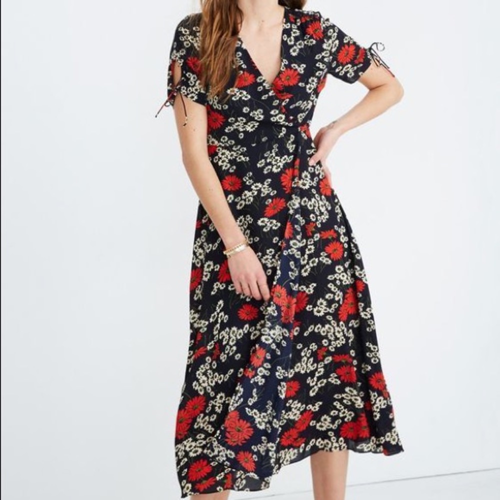 Hillside Daisies Peekaboo Sleeve Floral Midi Dress